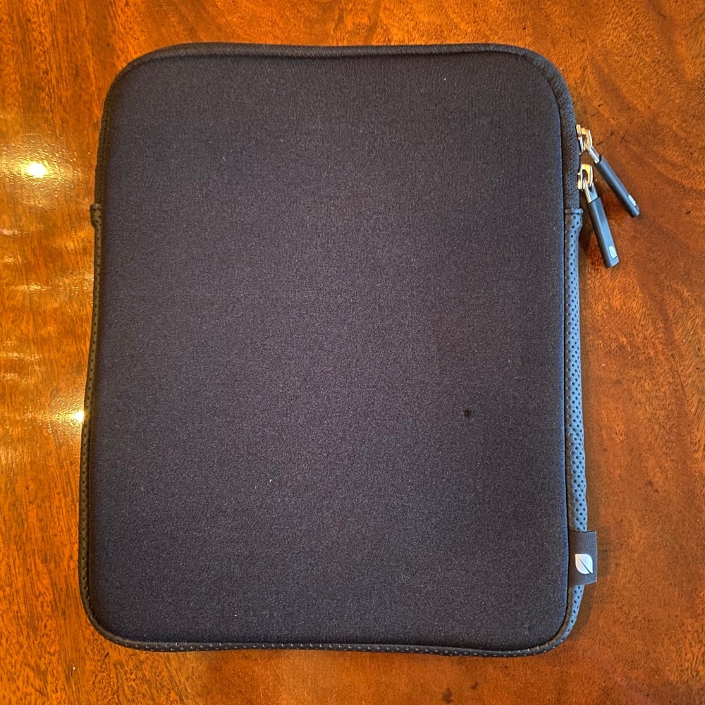 Incase neoprene device protector - Picture 2 of 10